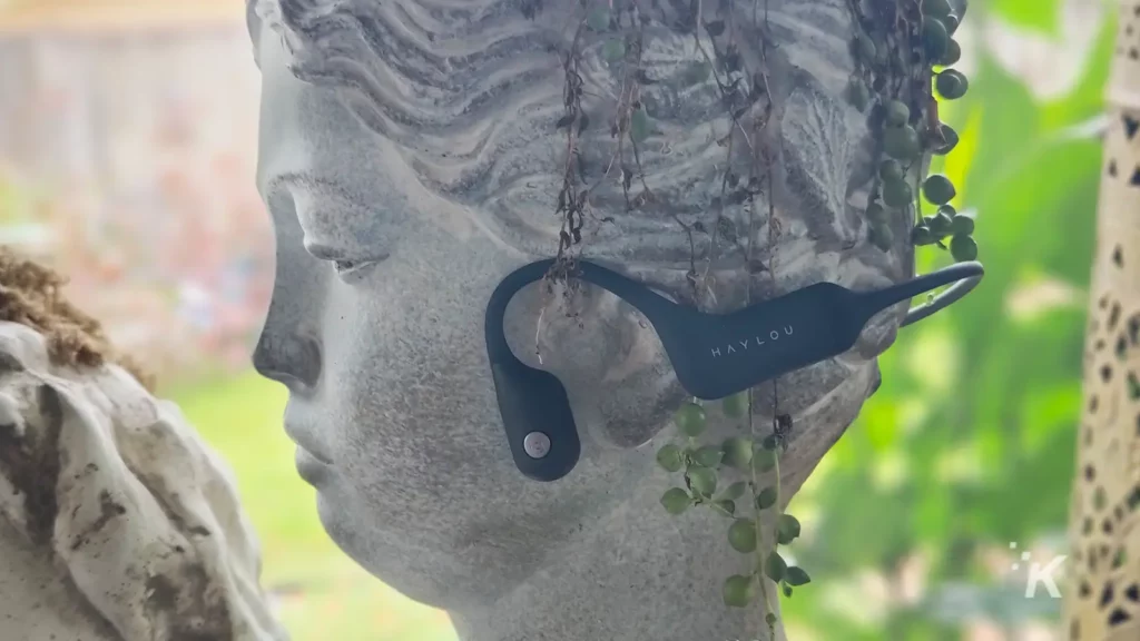 haylou bone melakukan earphone di payudara