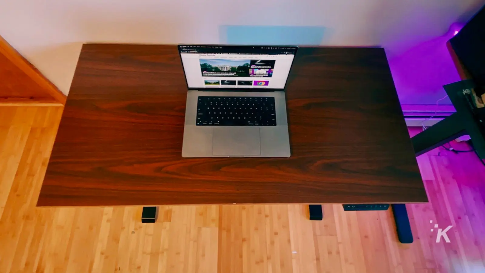 meja berdiri kantor tempspace