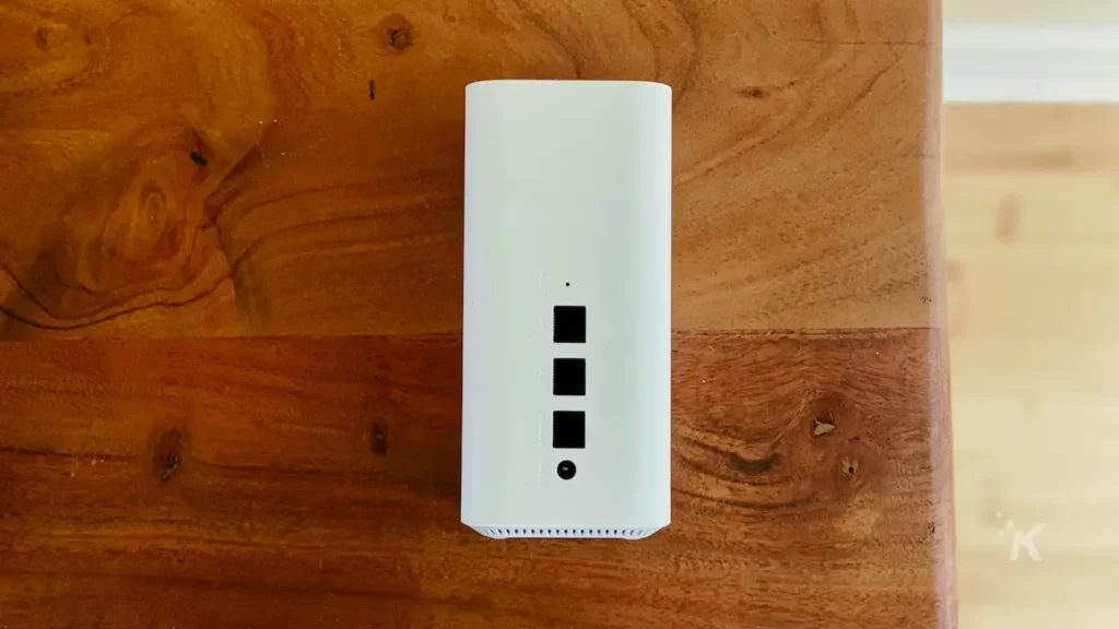 用於娛樂中心網狀網絡的 vilo 網狀 wifi 路由器的背面