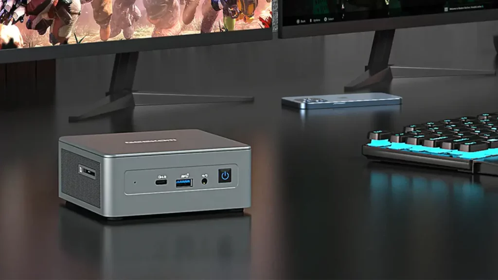 桌上的迷你 IT11 I7 电脑