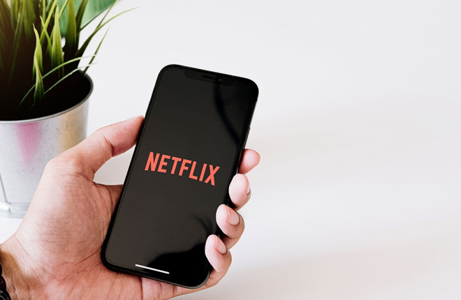 Как изменить язык в Netflix на iPhone