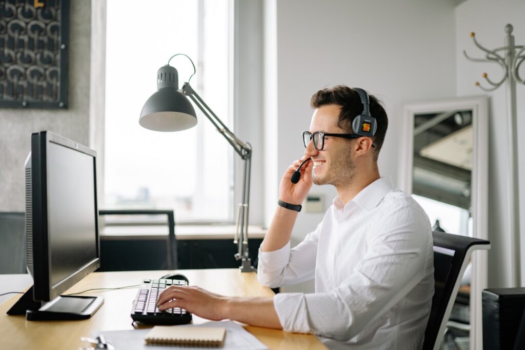 Man on Online Kundenintegriertes Risikomanagement Serviceruf