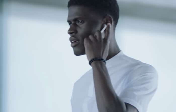 Choosing the right TWS: Eight things to keep in mind - AirPods gesture