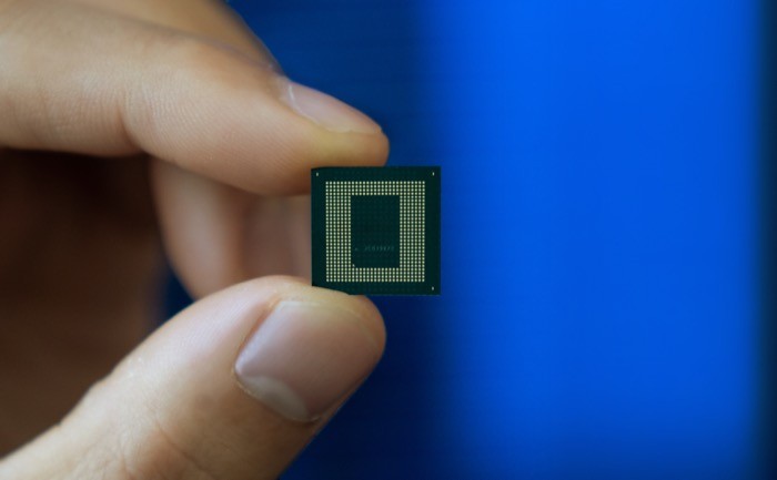 Snapdragon 888 (in hand)