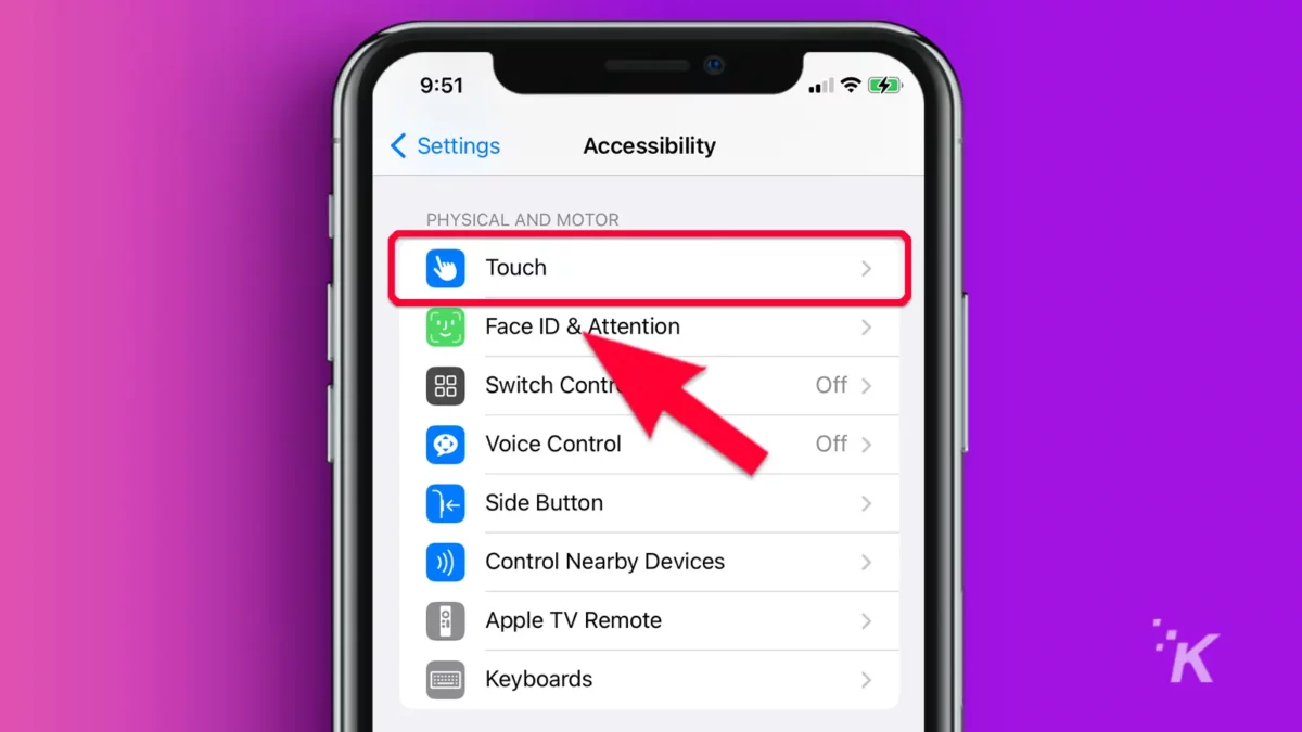 iPhone в настройках со стрелкой, указывающей на вкладку Touch на фиолетовом фоне
