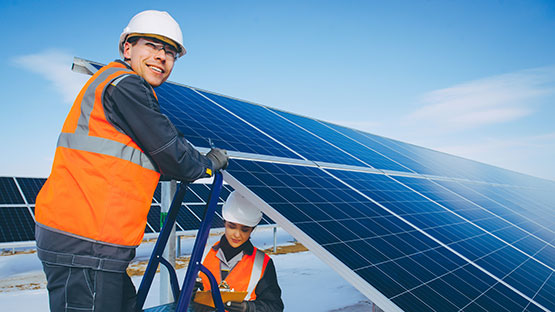 20 อันดับงานที่มีค่าตอบแทนสูงสุดและเป็นที่ต้องการในอนาคต - The Tech Learn best job Solar Energy Technician in demand for the future