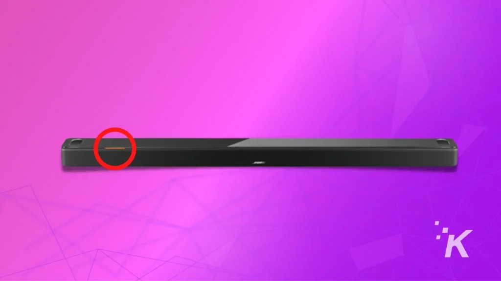 ไฟสีเหลืองอำพันติดค้างบน Bose SoundBar