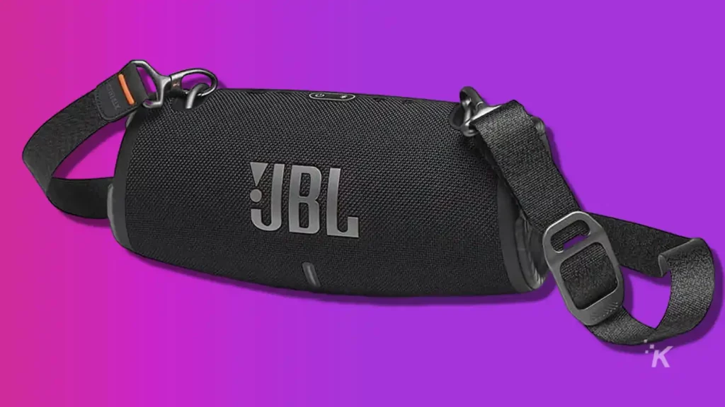 Enceinte bluetooth jbl xtreme 3 sur fond violet
