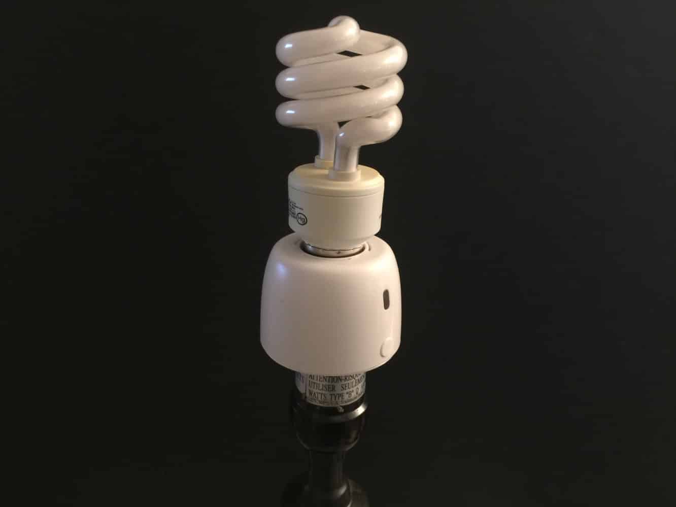 Ulasan: Incipio CommandKit Wireless Smart Outlet + Adaptor Bola Lampu Cerdas Nirkabel