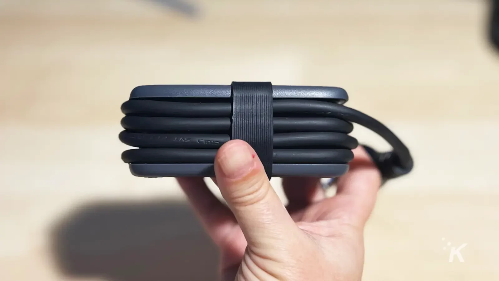 Power Strip în mână