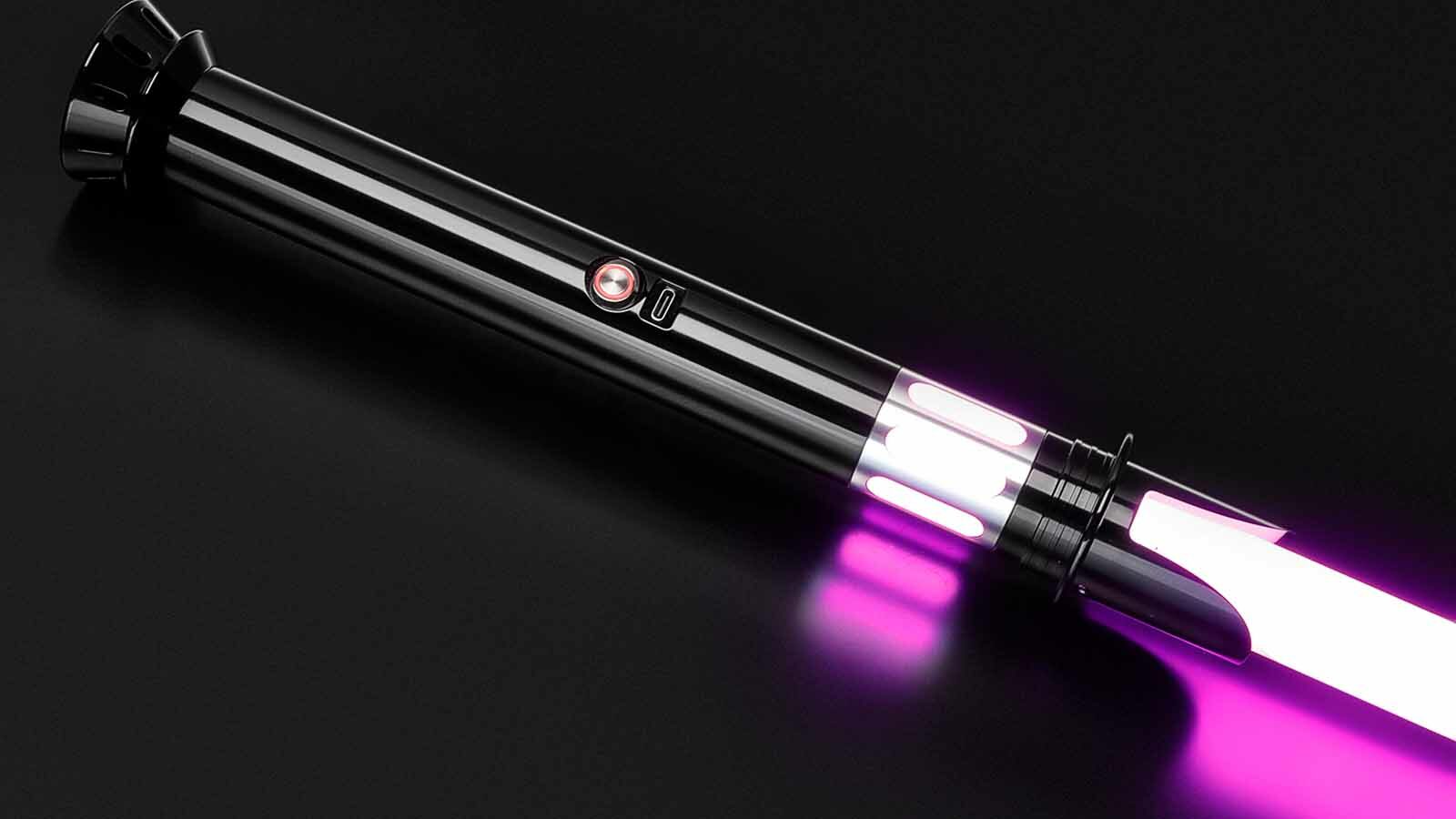 Sabre laser violet sur fond noir