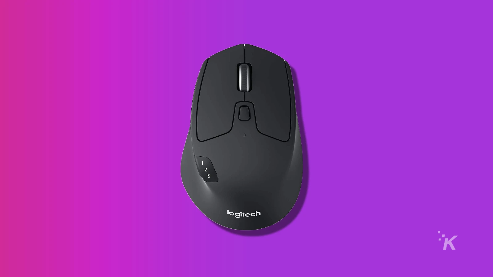 ratón logitech m720 sobre un fondo morado