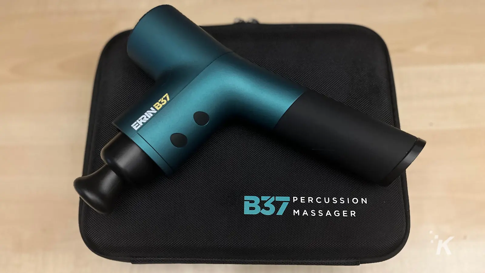 B37 桌上敲击按摩器盒