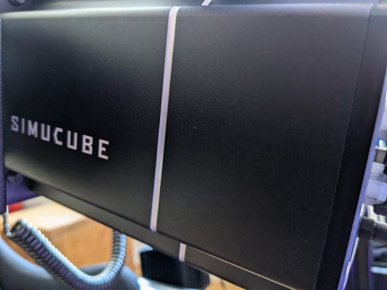 Mon Simucube 2 Pro Vue depuis les Sidemen Simucube 2 Pro vu de côté