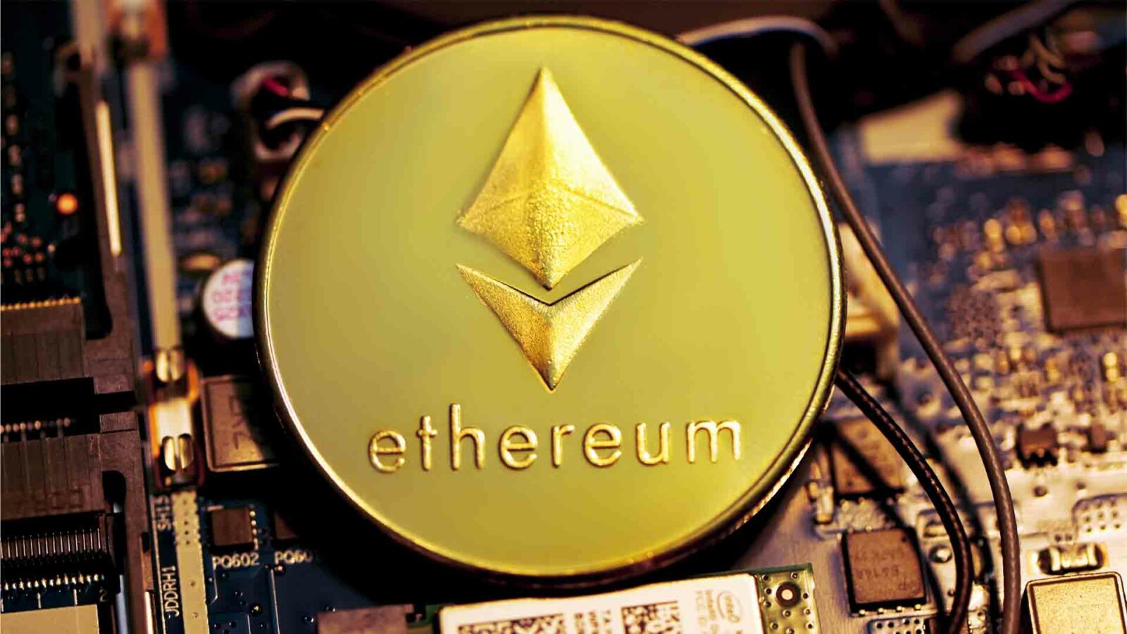 Görüntüdeki bir Ethereum PO602PQ60 SHIS JDDRH1 devresi.