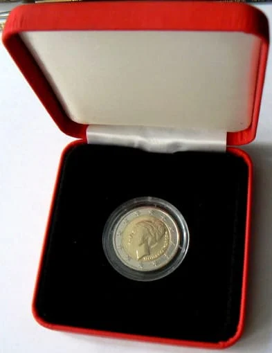 Monede valoroase de 2 euro pe care le poți face o avere 27 The Grace Kelly Coin in Single Case Red Quill Flower