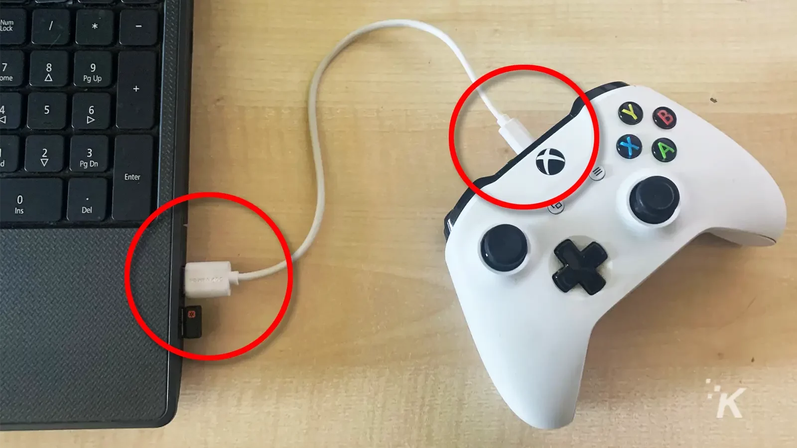 Manette Xbox connectée au PC via USB