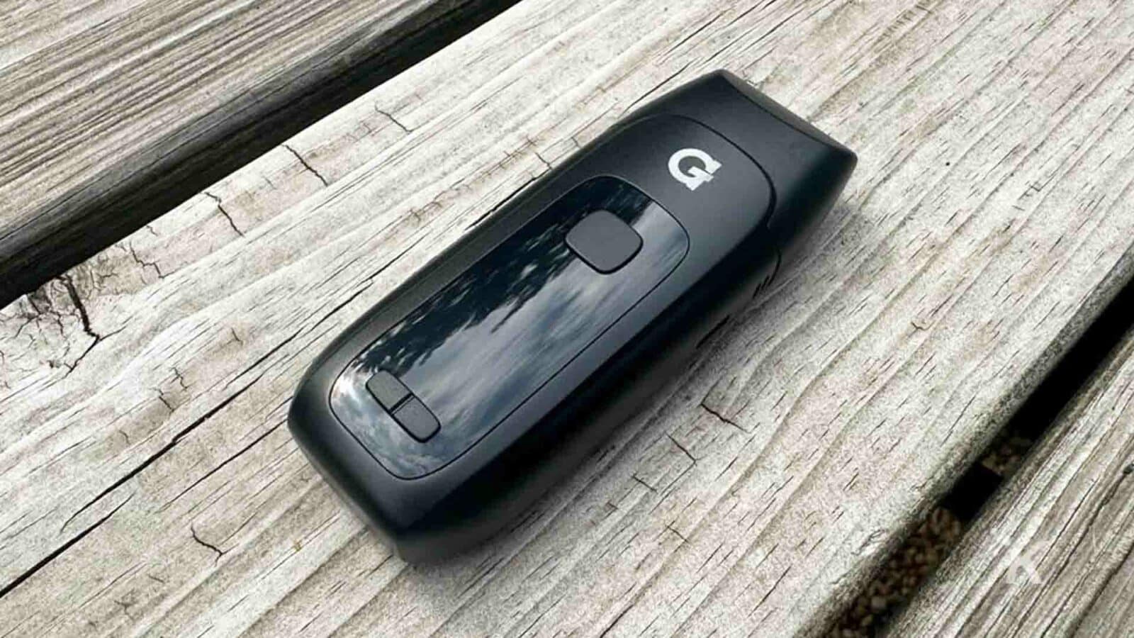 G-Pen Dash di dek kayu