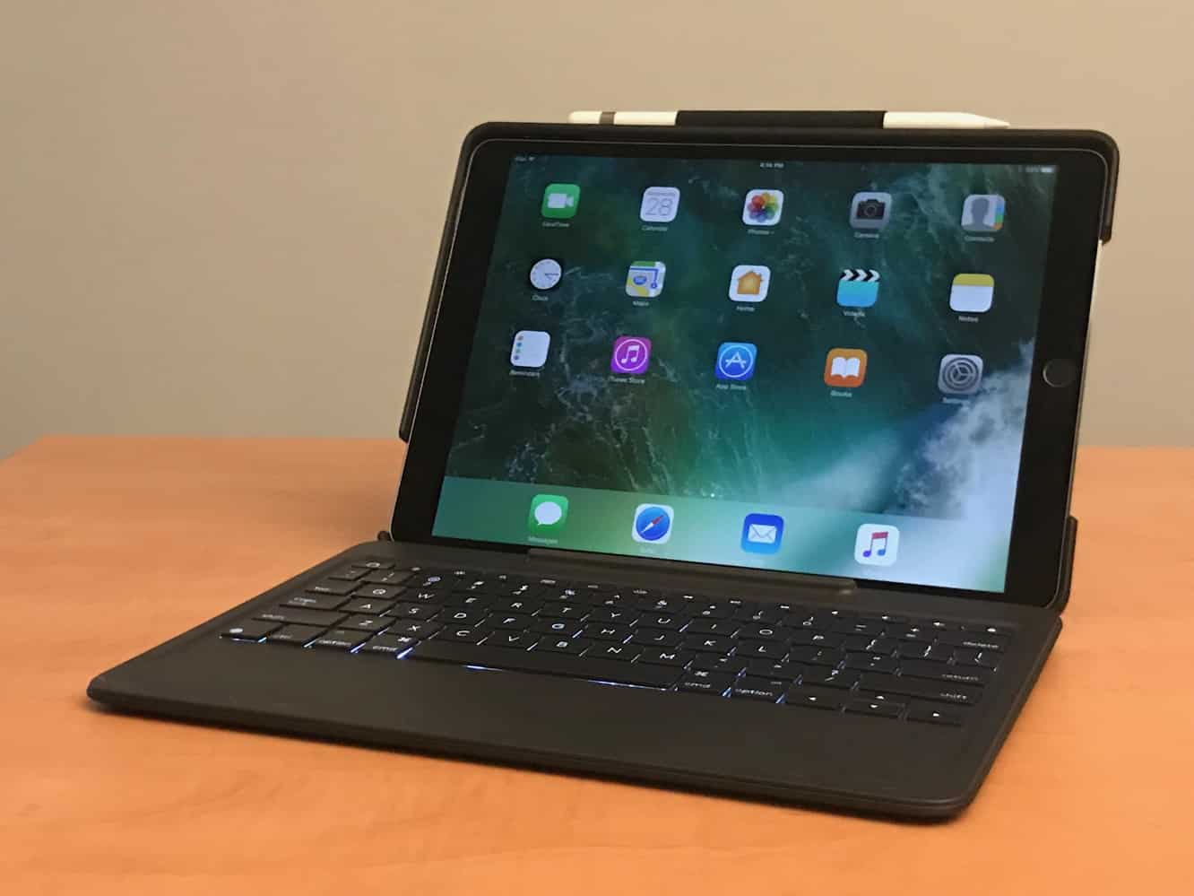 Recenzie: husă Logitech Slim Combo cu tastatură pentru iPad Pro de 10,5”.