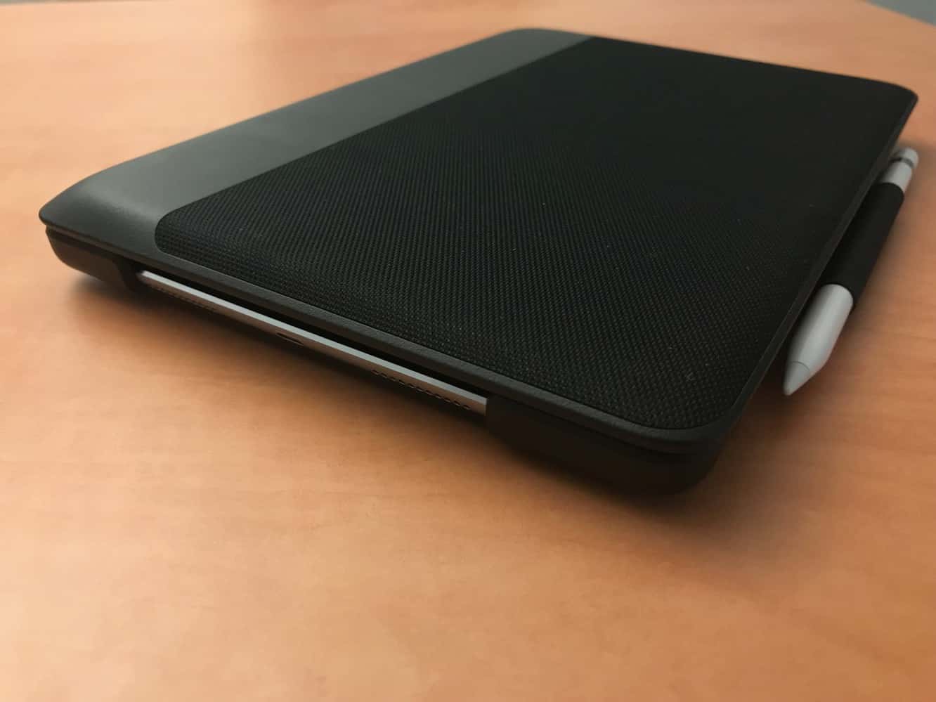 Recenzie: husă Logitech Slim Combo cu tastatură pentru iPad Pro de 10,5”.