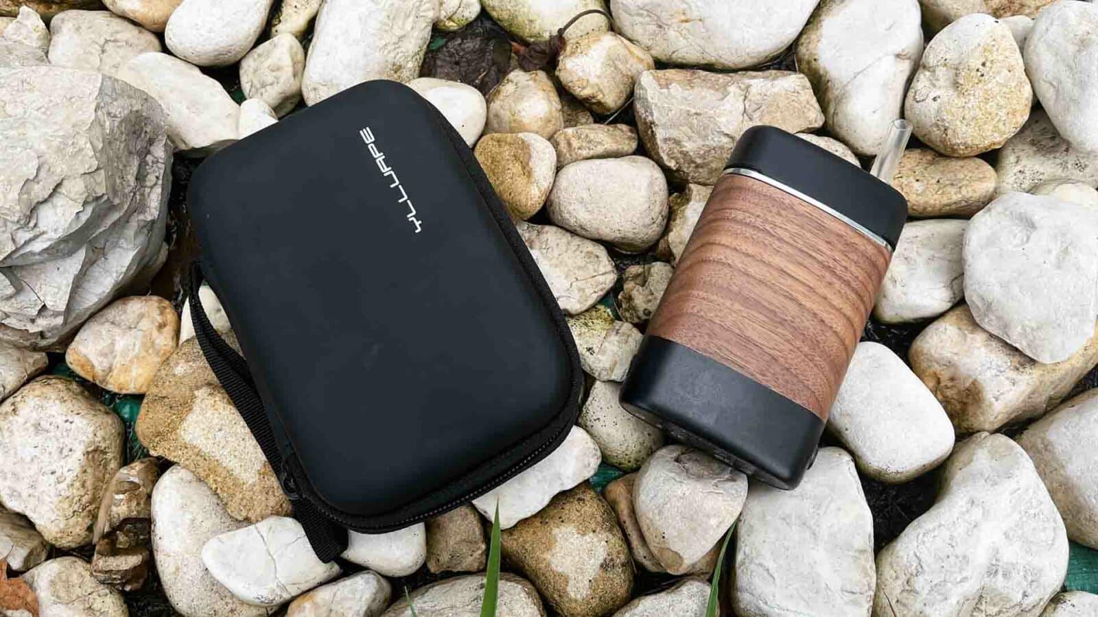 YLLVAPE 的安格斯卤素蒸发器在户外岩石旁
