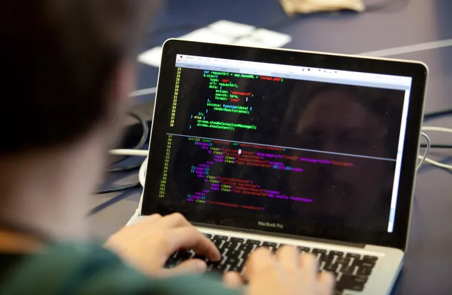コンピューターサイエンスの学生に最適なラップトップ