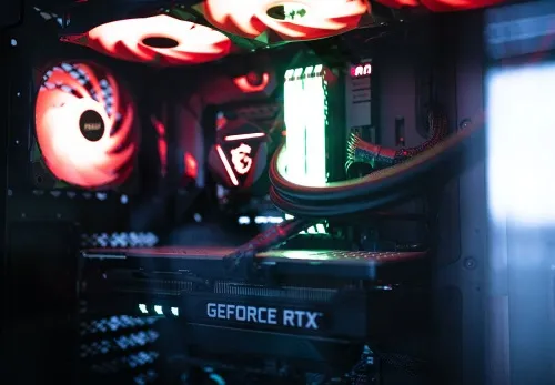 DLSS をサポートする GPU
