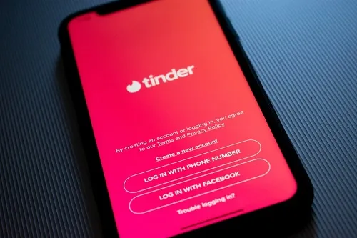 Jak dowiedzieć się, kto bardzo Cię polubił na Tinderze