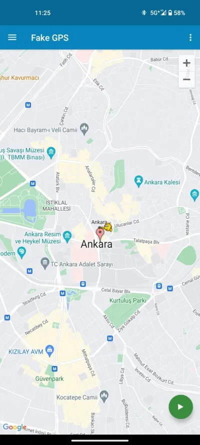 Przycisk odtwarzania fałszywej lokalizacji GPS