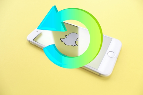 El logotipo de Snapchat se muestra en un iPhone
