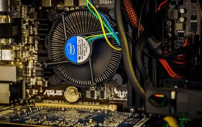 Por que o ventilador do computador está tão barulhento