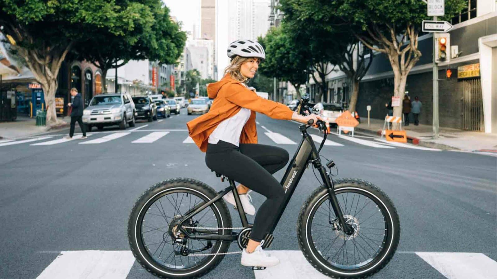 freebeat MorphRover eBike saat berkendara di jalan