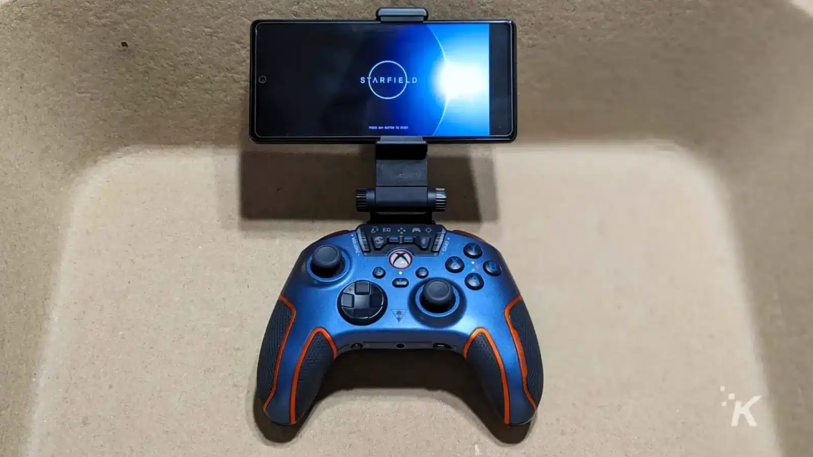 Rezension: Turtle Beach Recon Cloud 9 Turtle beach recon cloud controller showing the game starfield streaming to the installed smartphone