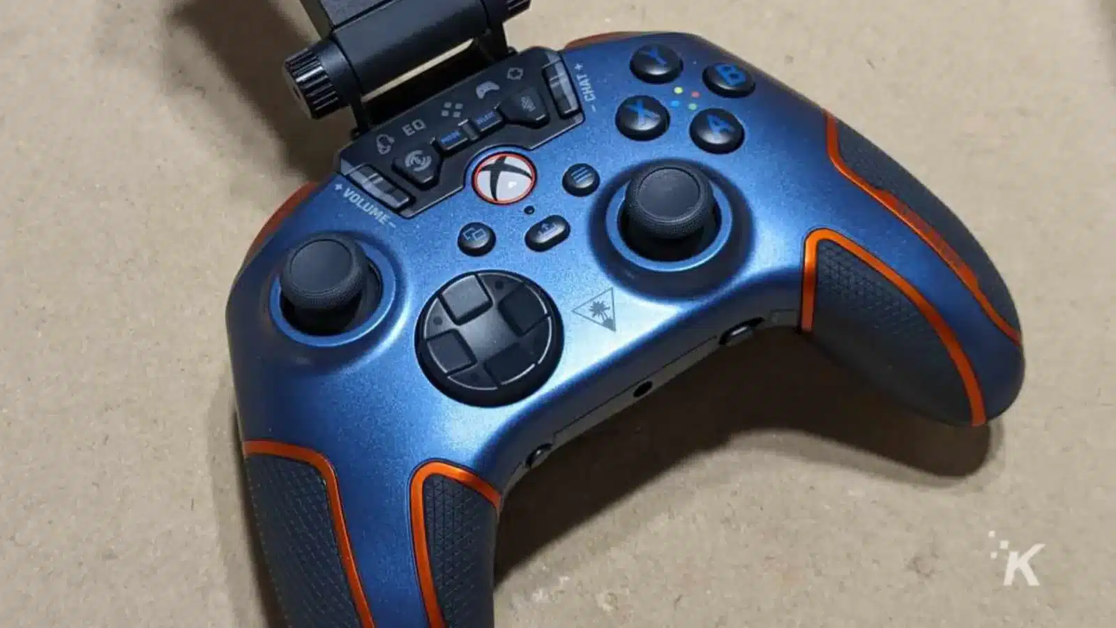 Rezension: Turtle Beach Recon Cloud 11 Turtle beach recon cloud controller on a desktop