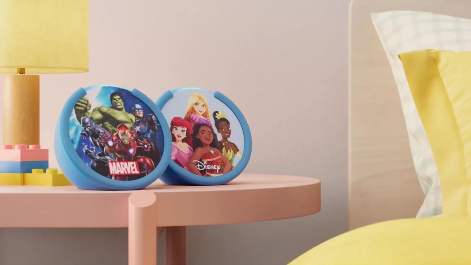 os melhores novos dispositivos da Amazon: echo, fire tv e mais 8 Amazon echo pop kids speakers sitting on a nightstand