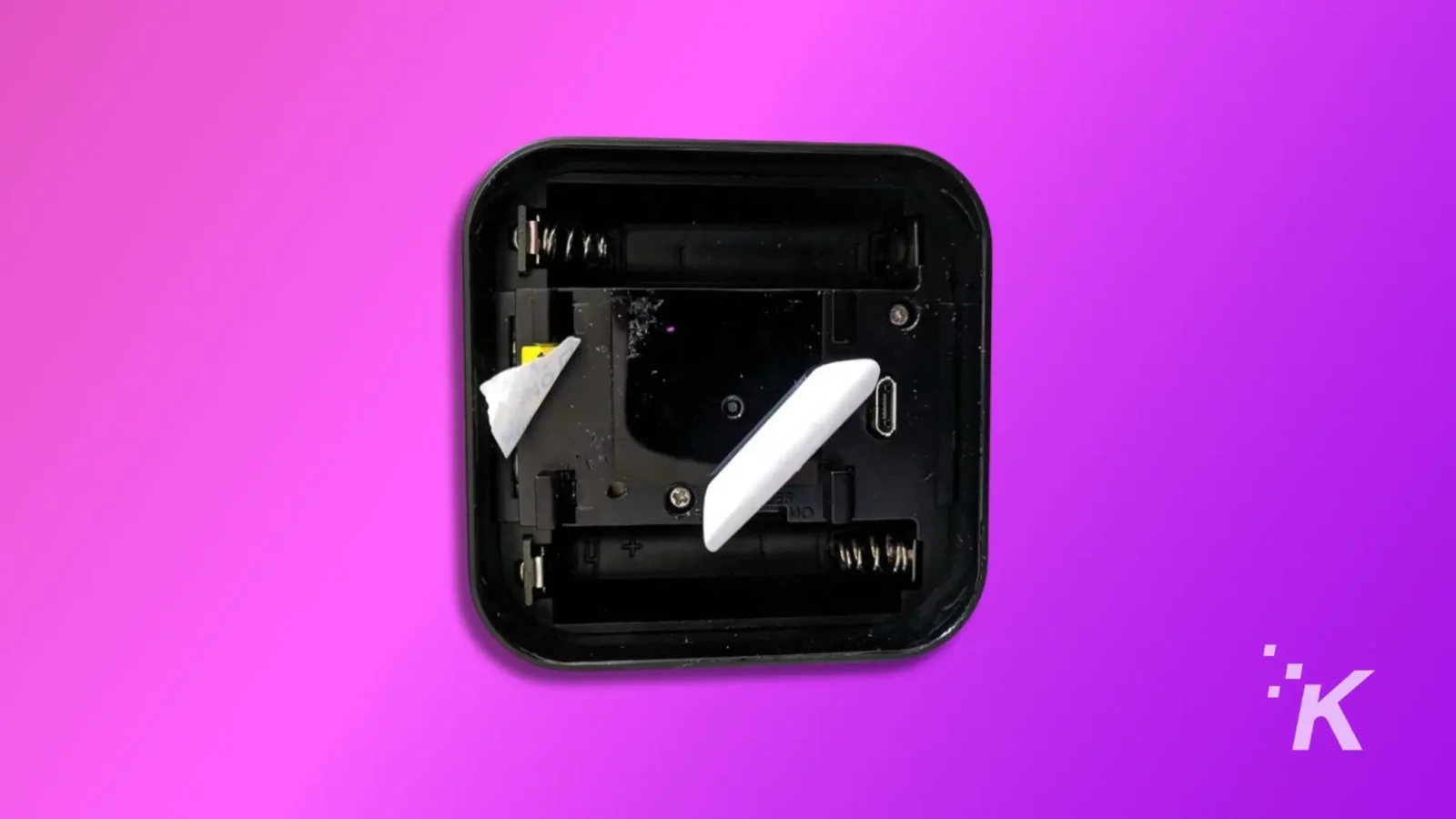 masalah wi-fi kamera berkedip - perbaikan cepat Blink camera back side image on the background