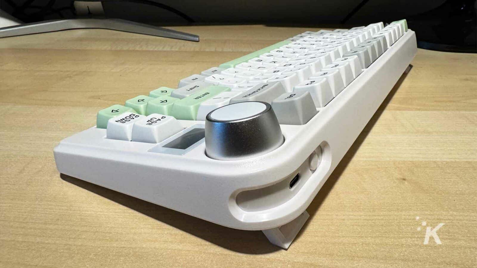 Mechanische Tastatur Epomaker th80-x mit Knopf