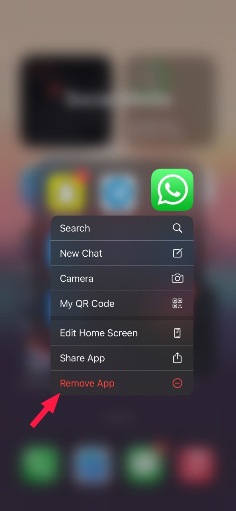 Кнопка удаления приложения WhatsApp на iPhone