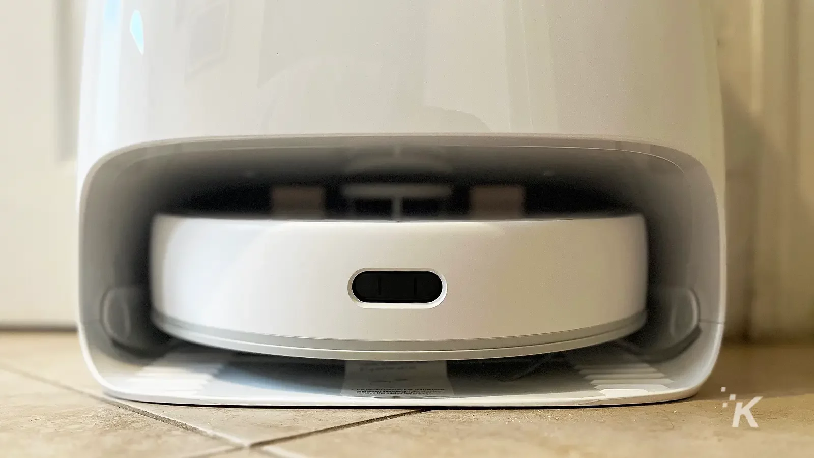 narwal freo のロボット掃除機とモップで手間のかからない掃除をお楽しみください Narwal freo vacuum front close-up
