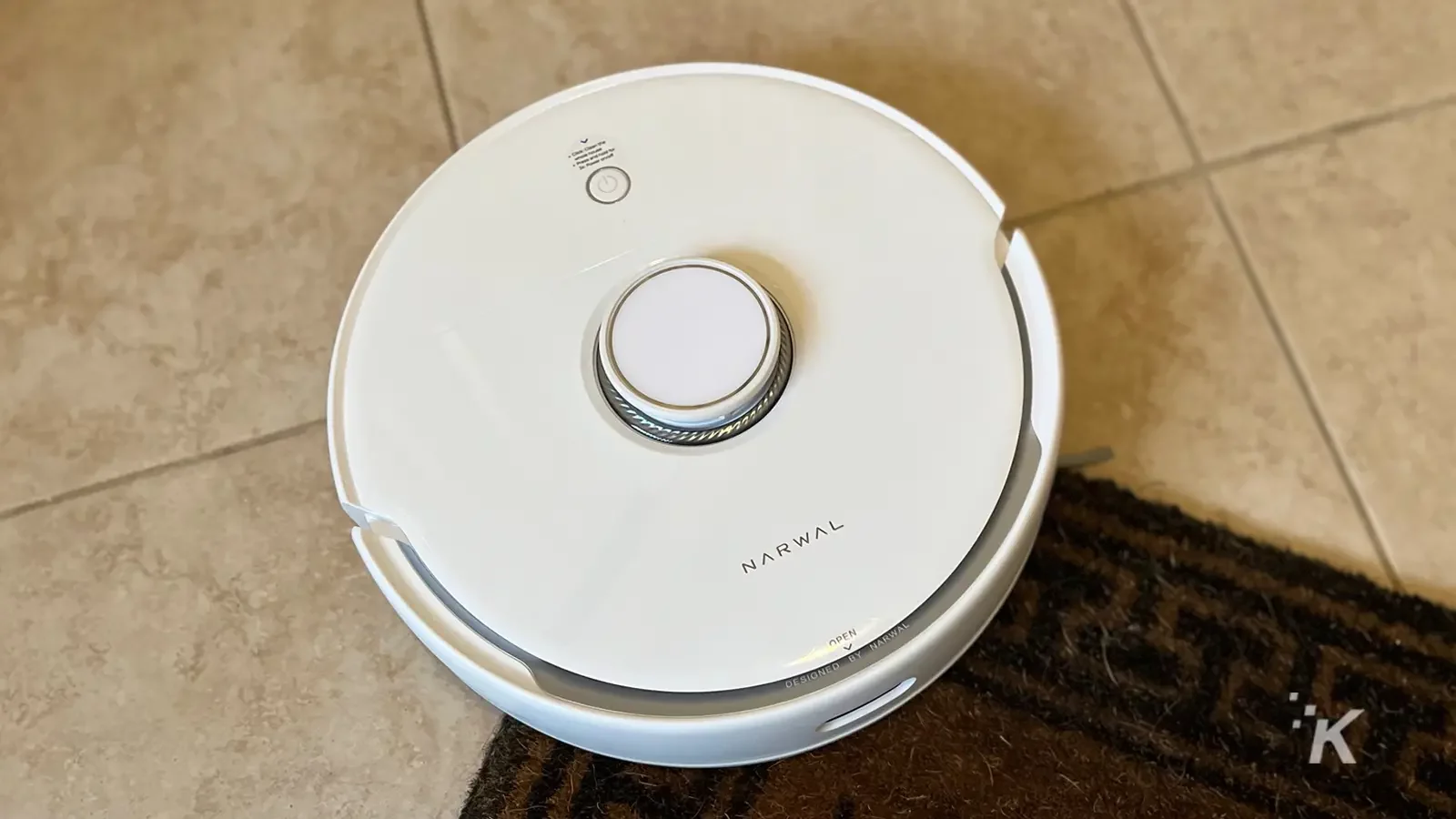 narwal freo のロボット掃除機とモップで手間のかからない掃除をお楽しみください Narwal freo vacuum top front