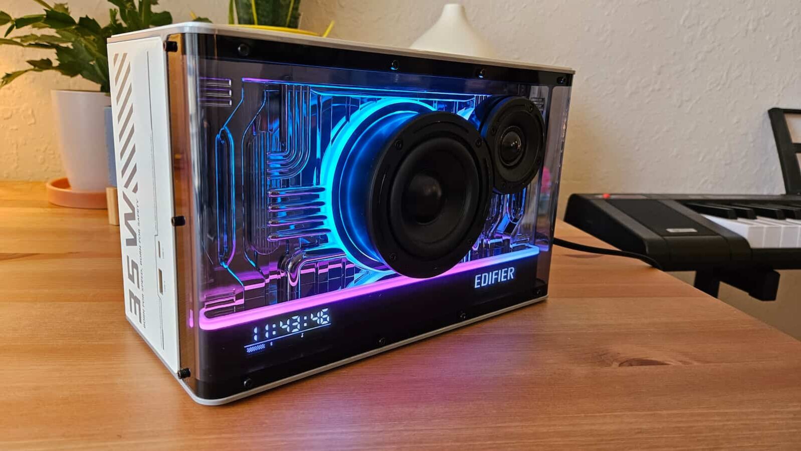 แถบไฟ LED ของ Edifier qd35