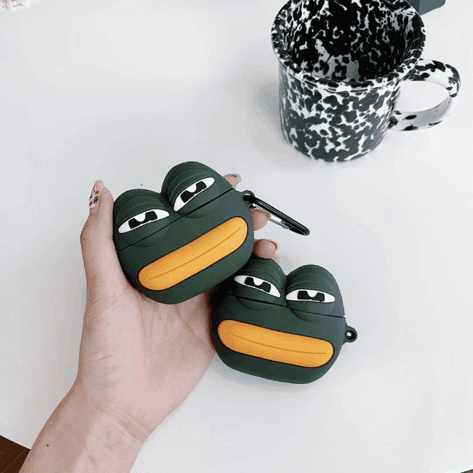 Это силиконовый чехол Pepe Frog.