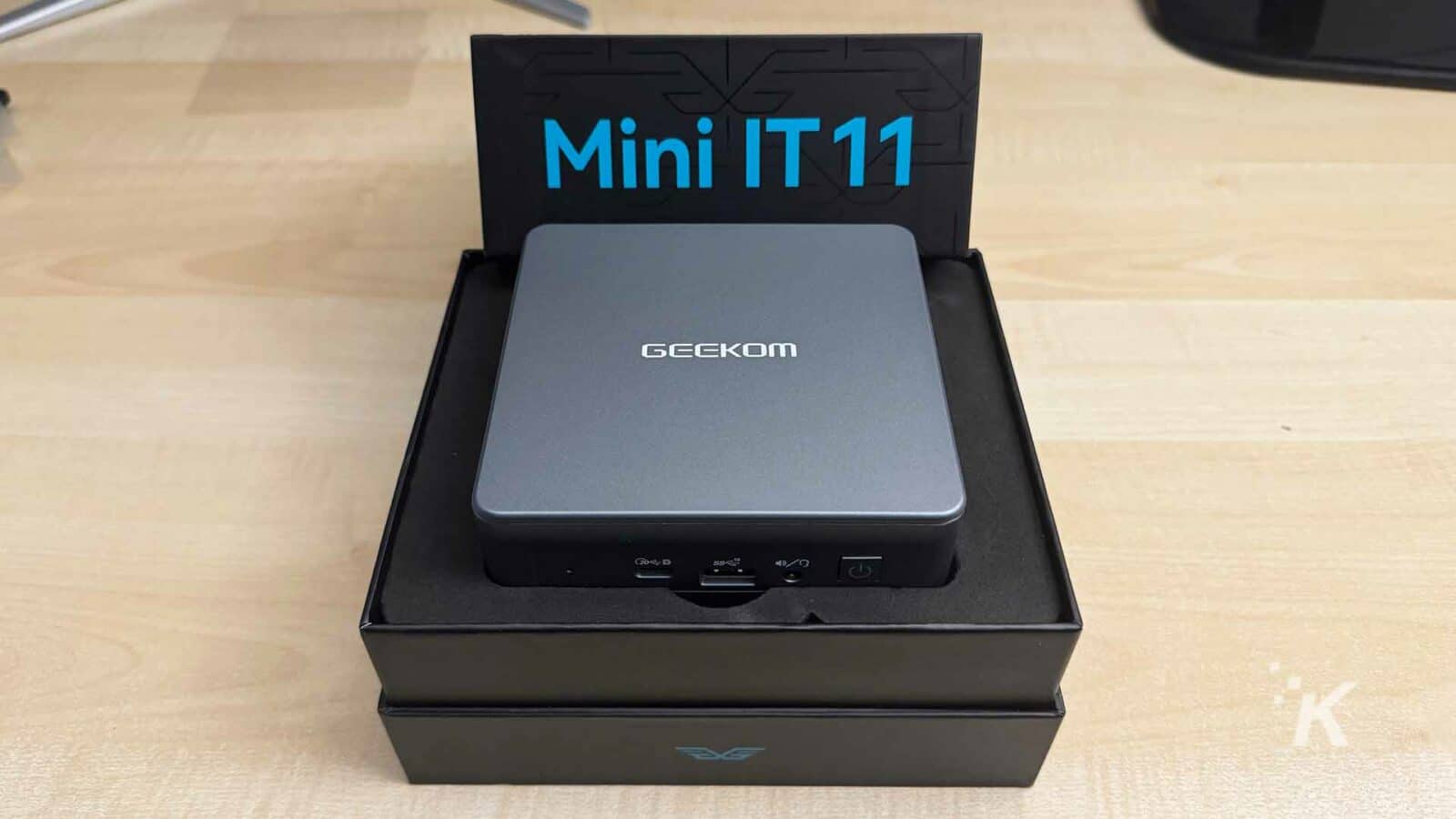 Geekom mini it11 ชิ้นในกล่อง