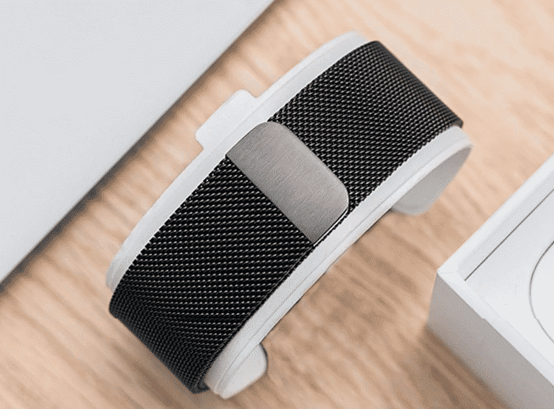 Bu, 44 mm ve 40 mm Apple Watch Series 5 için Eimo Band.