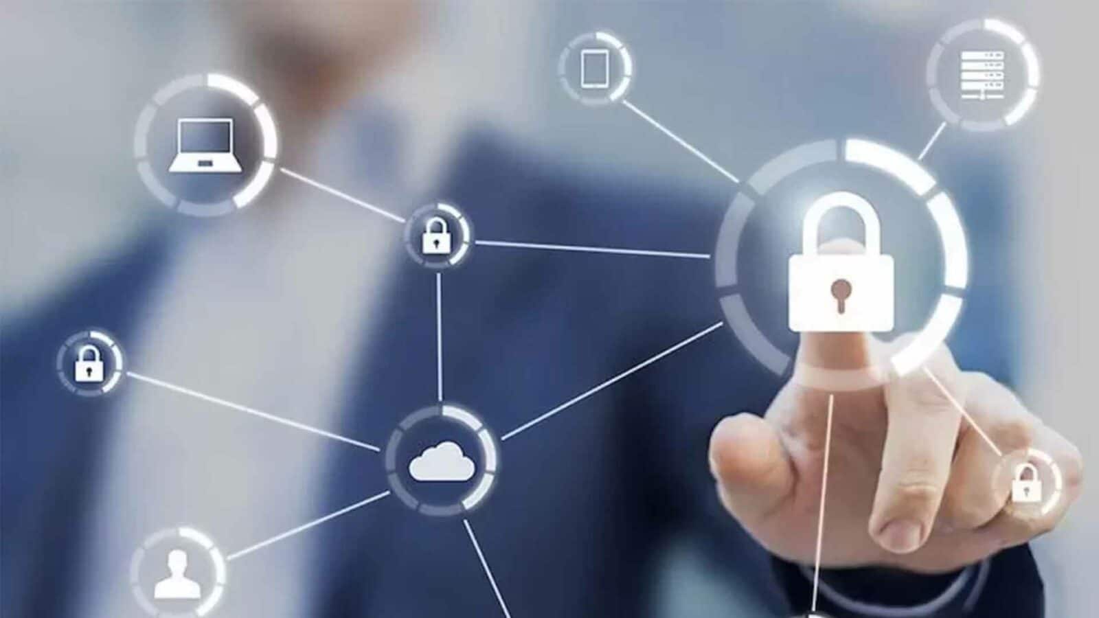 Aprovechar el poder de los servicios de recopilación de datos. Man is pointing to a digital lock representing data security data privacy