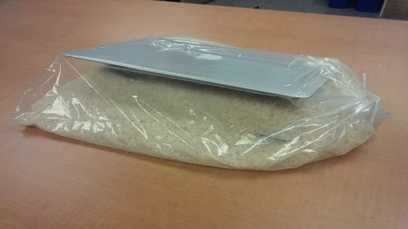 macbook nel sacchetto di riso macbook in a bag of rice