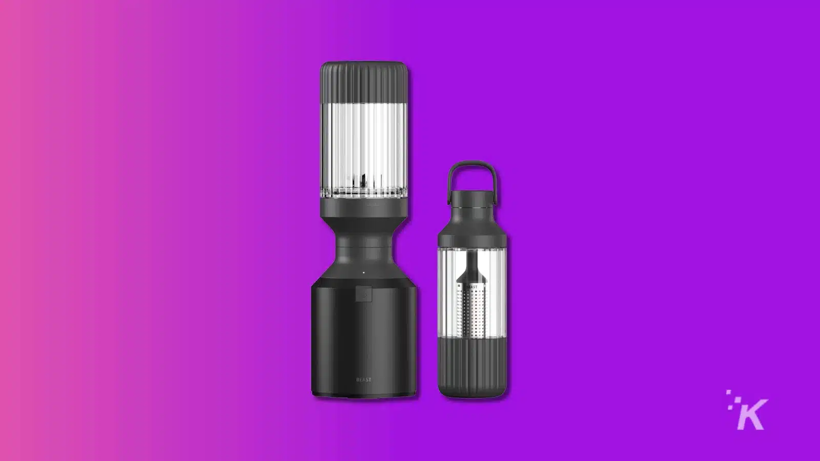 최고의 피트니스 기술 및 액세서리(2024) Beast blender and bottle on purple background