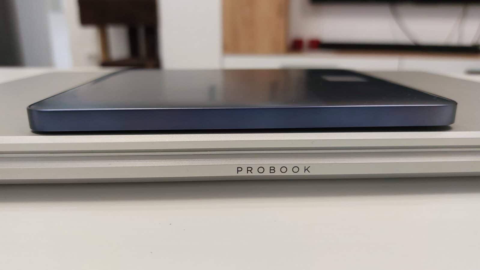 inceleme: baseus blade 2 - süper ince ama pahalı bir dizüstü bilgisayar güç bankası Baseus blade 2 on hp laptop