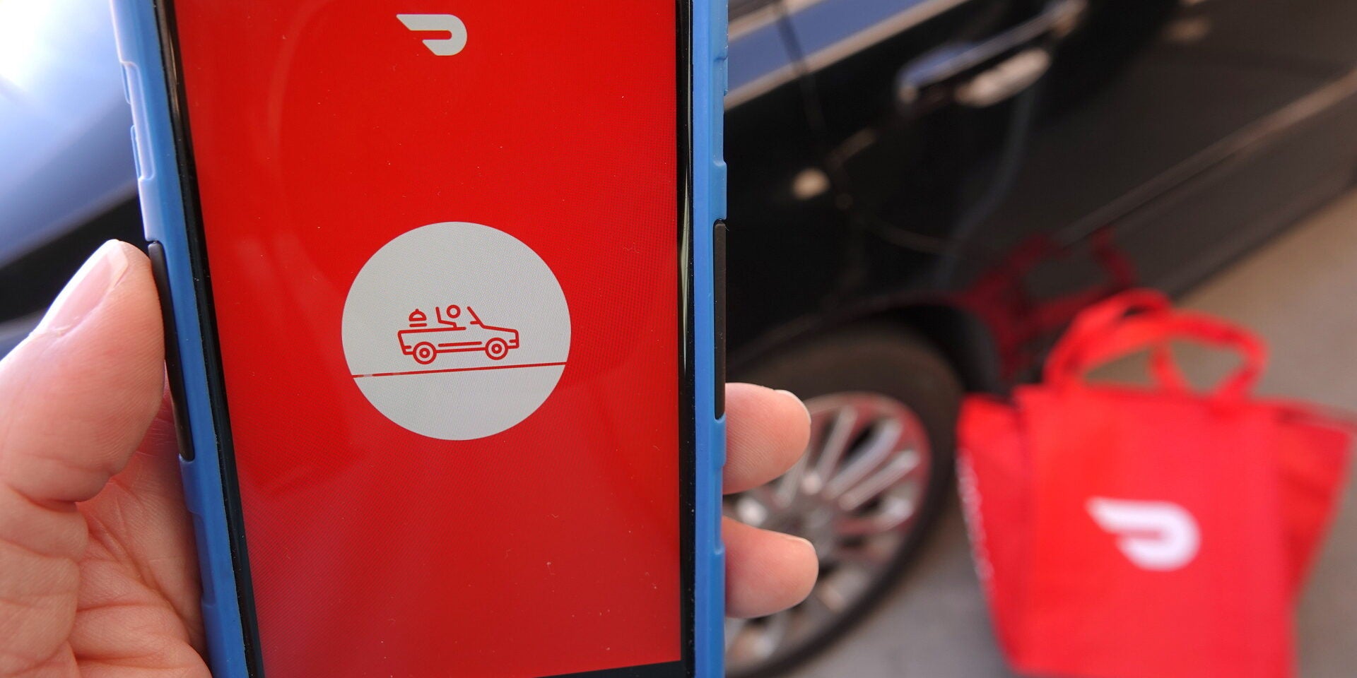 Application DoorDash et logo sur l'écran du smartphone