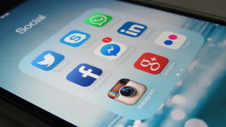 Aplicativos de mídia social no telefone usados para marketing
